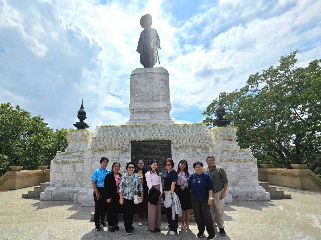 การอบรมเข้มเสริมประสบการณ์มหาบัณฑิตสารสนเทศศาสตร์ กิจกรรมที่ออกแบบให้ว่าที่มหาบัณฑิตฯ ได้ร่วมแลกเปลี่ยนเรียนรู้กับคณาจารย์และวิทยากรภายนอกที่มากด้วยประสบการณ์และความรู้ สัมผัสประสบการณ์ตรงด้านการประยุกต์เทคโนโลยีสารสนเทศในการจัดการองค์การผ่านการศึกษาดูงาน ณ ตลาดหลักทรัพย์แห่งประเทศไทย